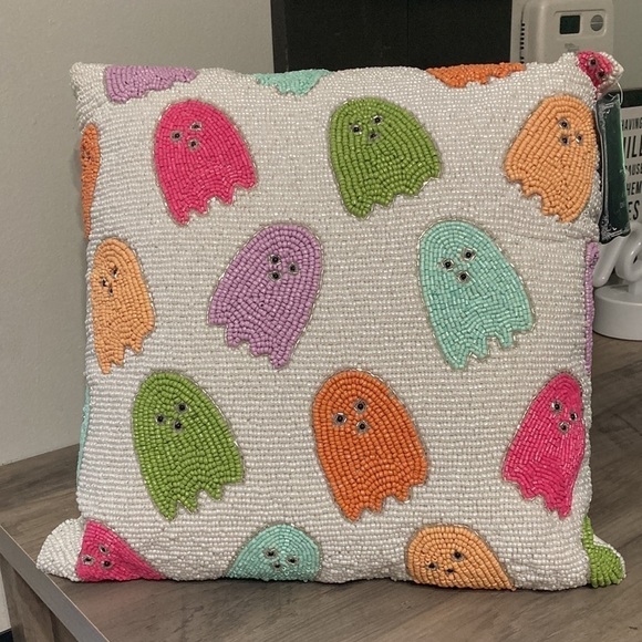LAST ONE! NWT~ WELL DRESSED HOME 14 x 14 Beaded Ghost Halloween Pillow - Picture 1 of 12